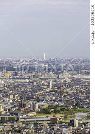 夕方に金華山から見た岐阜市・岐南町・一宮市の景色 103836316