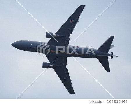 旋回する空中給油機KC-46A 旋回する空中給油機KC-46A 103836443