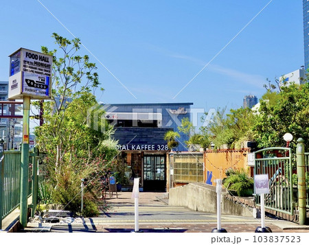 木津川・道頓堀川・尻無川の川の交差点近くにあるお洒落な複合施設タグボート大正の風景 大阪市大正区 木津川・道頓堀川・尻無川の川の交差点近くにあるお洒落な複合施設タグボート大正の風景 大阪市大正区 103837523