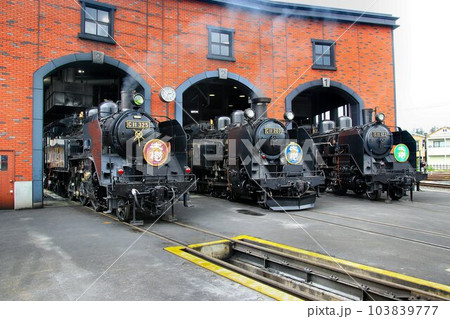 奇跡の絶景♪ 同形式・蒸気機関車3両の威風… 扇形機関庫に並ぶ3両のSL大樹 103839777