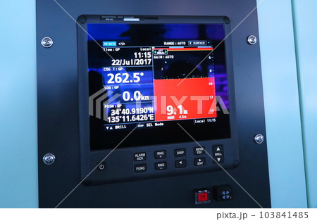 船舶のブリッジに備えられた装置類:音響測探機の表示 船舶のブリッジに備えられた装置類:音響測探機の表示 103841485