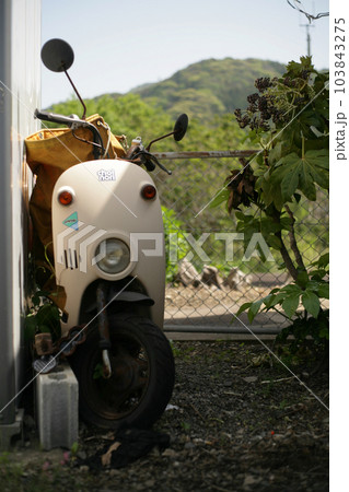 駅の放置バイク 103843275