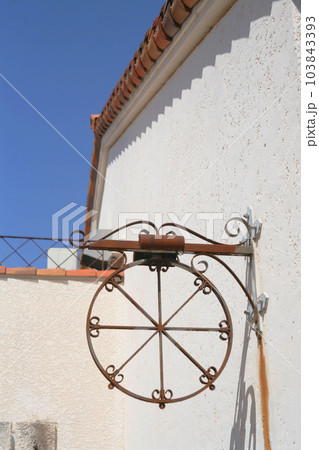 スペイン風の建物 103843393