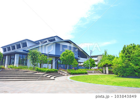恵那市、恵那市中央図書館の風景 恵那市、恵那市中央図書館の風景 103843849
