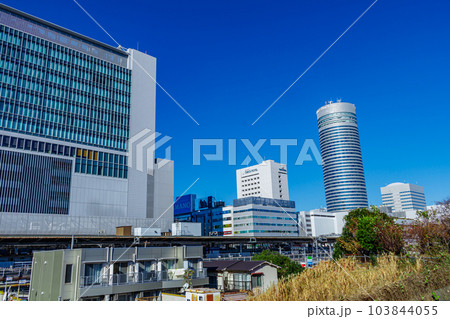 【神奈川の都市風景】新横浜駅周辺の都市風景（篠原口） 103844055