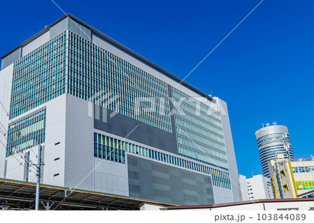 【神奈川の都市風景】新横浜駅周辺の都市風景（篠原口） 103844089