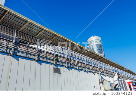 【神奈川の都市風景】新横浜駅周辺の都市風景(篠原口) 【神奈川の都市風景】新横浜駅周辺の都市風景(篠原口) 103844122