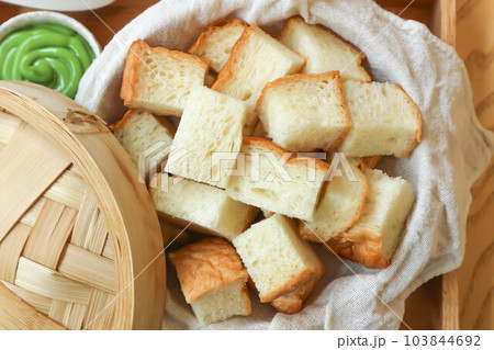 cut bread or steamed bread, steamed bun cut bread or steamed bread, steamed bun 103844692