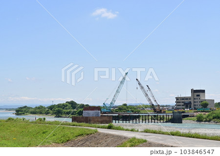 川島大橋(岐阜県各務原市)の復旧工事の様子 川島大橋(岐阜県各務原市)の復旧工事の様子 103846547