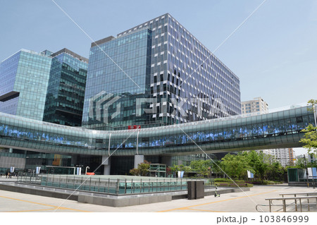 韓国の板橋駅前の街並み 韓国の板橋駅前の街並み 103846999