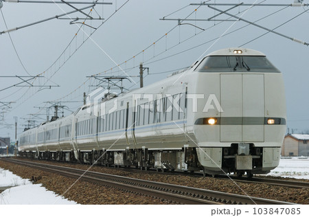 北陸本線　美川ー加賀笠間　JR西日本　683系　R13+T34+T07編成（金沢）　サンダーバード 103847085