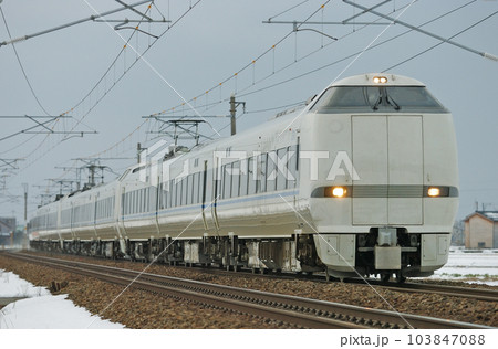 北陸本線　美川ー加賀笠間　JR西日本　683系　R10+T31+T22編成（金沢）　サンダーバード 103847088