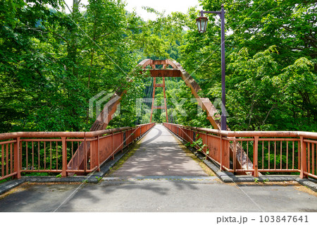 夕張・滝の上公園の千鳥橋 103847641