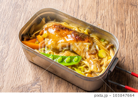 カレーうどん Curry udon (Japanese flour noodle dish) カレーうどん Curry udon (Japanese flour noodle dish) 103847664