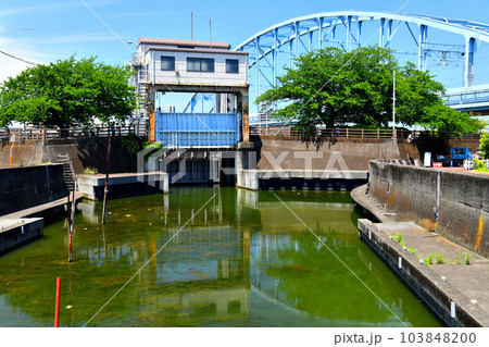 境川西水門、江戸川第一橋りょう周辺を望む(千葉県浦安市)【2023.6】 103848200