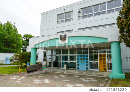 夕張市立緑陽中学校（廃校） 103848229