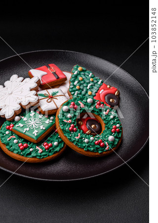 Delicious fresh colorful Christmas or New Year gingerbread cookies 103852148