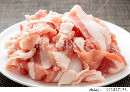 豚こま切れ肉。 103857178