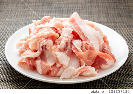 豚こま切れ肉。 豚こま切れ肉。 103857180