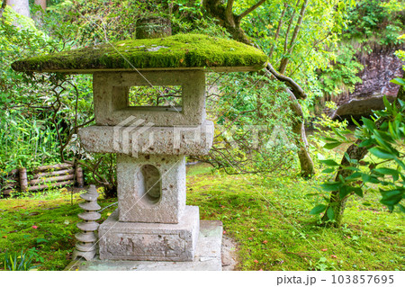 大谷寺 灯籠 弁天堂付近 宇都宮市 大谷寺 灯籠 弁天堂付近 宇都宮市 103857695
