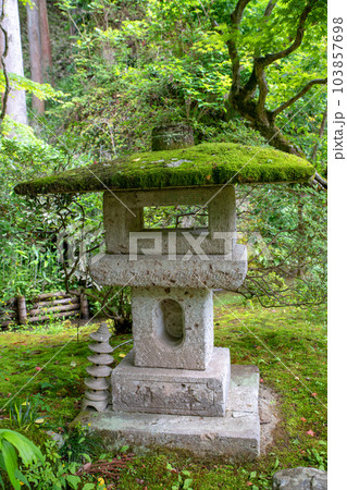 大谷寺　灯籠　弁天堂付近　宇都宮市 103857698