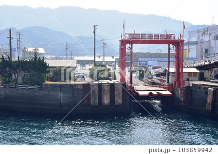 富津市 金谷港の東京湾フェリー乗船口と金谷フェリーターミナル 富津市 金谷港の東京湾フェリー乗船口と金谷フェリーターミナル 103859942