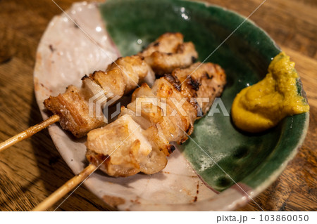日本の北海道室蘭市のとても美味しい焼き鳥 日本の北海道室蘭市のとても美味しい焼き鳥 103860050