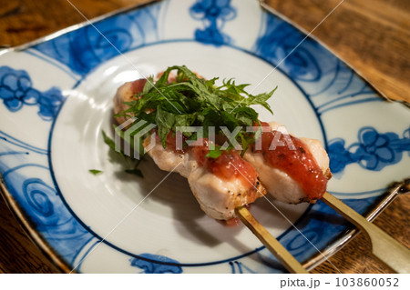 日本の北海道室蘭市のとても美味しい焼き鳥 日本の北海道室蘭市のとても美味しい焼き鳥 103860052