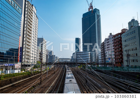 鉄道風景 国道1号青木橋から見下ろす横浜駅周辺と鉄道各線 2023.05　b-1 103860381