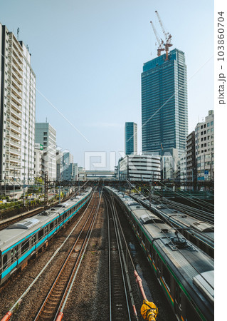 鉄道風景 国道1号青木橋から見下ろす横浜駅周辺と鉄道各線 2023.05　e-4 フィルム調 103860704