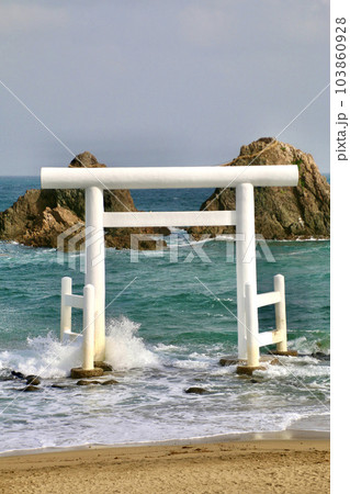 桜井神社・二見ヶ浦の鳥居(福岡県・糸島市) 桜井神社・二見ヶ浦の鳥居(福岡県・糸島市) 103860928