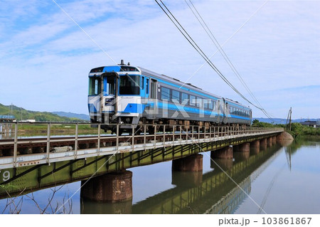 【JR四国】キハ185系「むろと」（牟岐線：阿波赤石〜南小松島） 103861867