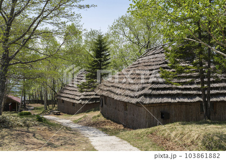 のぼりべつクマ牧場にあるユーカラの里(アイヌコタン) のぼりべつクマ牧場にあるユーカラの里(アイヌコタン) 103861882