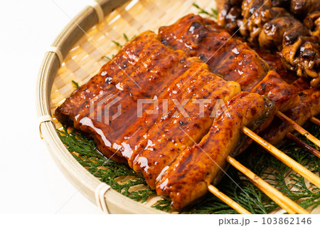 うなぎの蒲焼きと肝 103862146