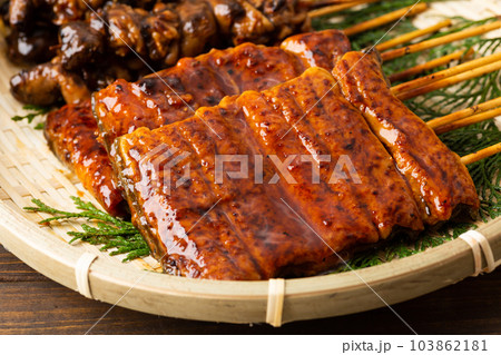 うなぎの蒲焼きと肝 うなぎの蒲焼きと肝 103862181