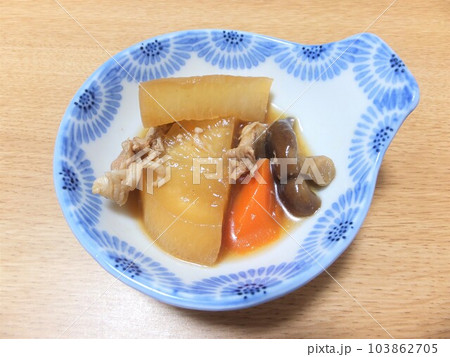 家庭の大根の煮物 家庭の大根の煮物 103862705