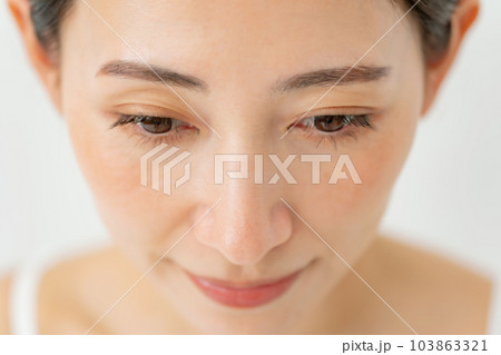 ミドル女性 目元 ミドル女性 目元 103863321