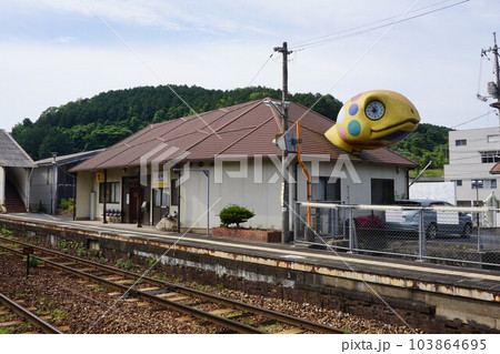 岡山県のローカル線 津山線の人気駅「亀甲駅」:駅舎 岡山県のローカル線 津山線の人気駅「亀甲駅」:駅舎 103864695