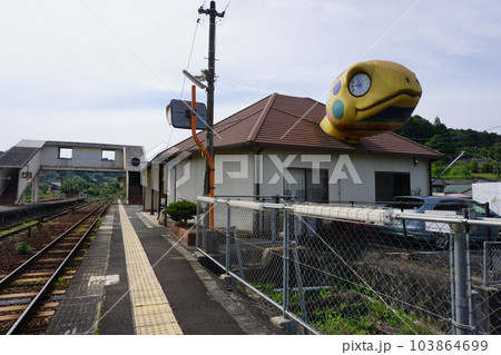 岡山県のローカル線 津山線の人気駅「亀甲駅」:駅舎 岡山県のローカル線 津山線の人気駅「亀甲駅」:駅舎 103864699