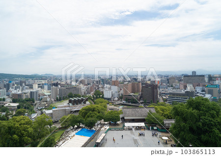天守閣の中から見た景色(熊本城) 天守閣の中から見た景色(熊本城) 103865113