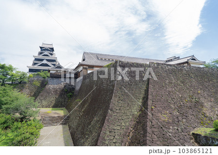 天守閣と城壁(熊本城) 天守閣と城壁(熊本城) 103865121