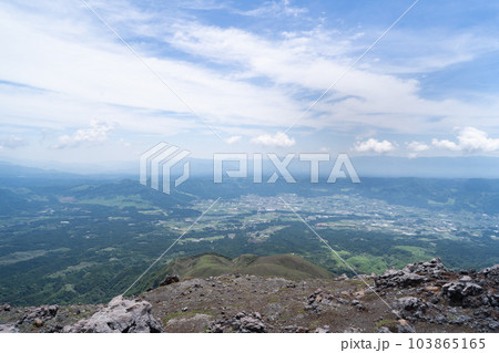 南岳の山頂から見た景色(阿蘇山) 南岳の山頂から見た景色(阿蘇山) 103865165