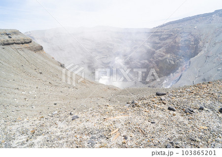 阿蘇山の第1火口（火口西展望所） 103865201