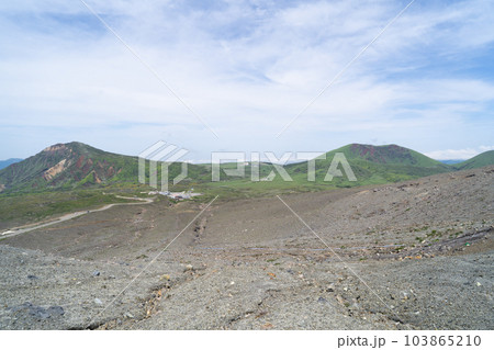 阿蘇山上ターミナルから見た草千里（阿蘇山） 103865210