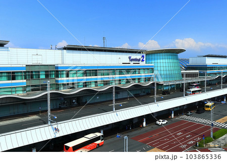 【東京都】快晴の羽田空港第2旅客ターミナル　 103865336
