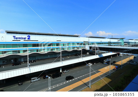 【東京都】快晴の羽田空港第2旅客ターミナル　 103865355
