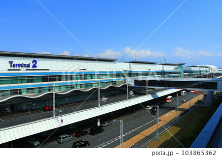 【東京都】快晴の羽田空港第2旅客ターミナル　 103865362