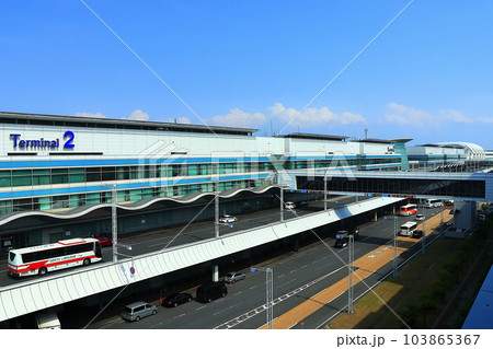 【東京都】快晴の羽田空港第2旅客ターミナル　 103865367