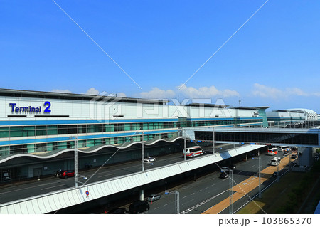 【東京都】快晴の羽田空港第2旅客ターミナル　 103865370