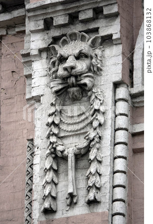 Kiev, Ukraine November 28, 2020: Artistic decoration of the facade of buildings with images of animals in the center of Kiev 103868132